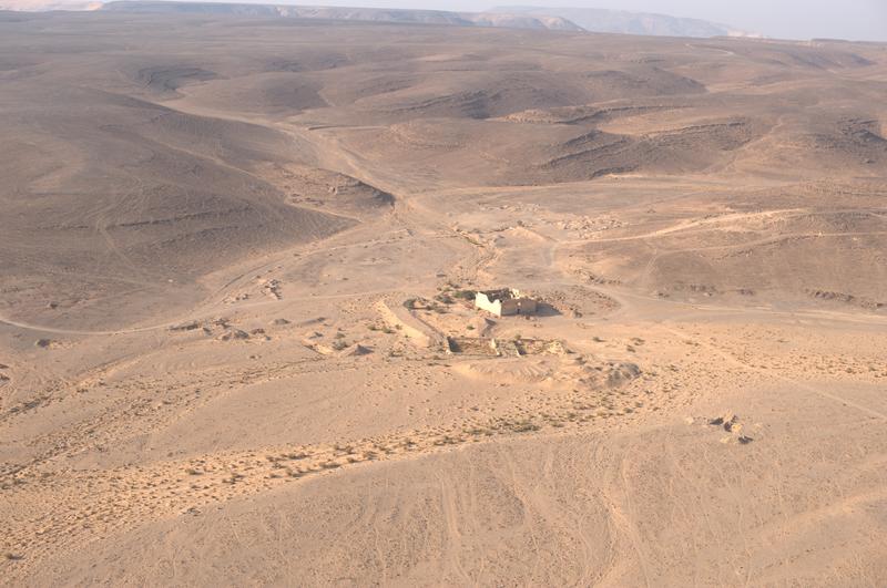 Figure 1. Fassu’ah Fort. Showing the isolated Fassu’ah Fort and the two birkas in for foreground. Image, R.H Bewley, APAAME_20151006_RHB-0108, 2015.